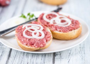 Was kann man Leckeres mit Hackepeter machen? Die besten Rezeptideen und Zubereitungstipps